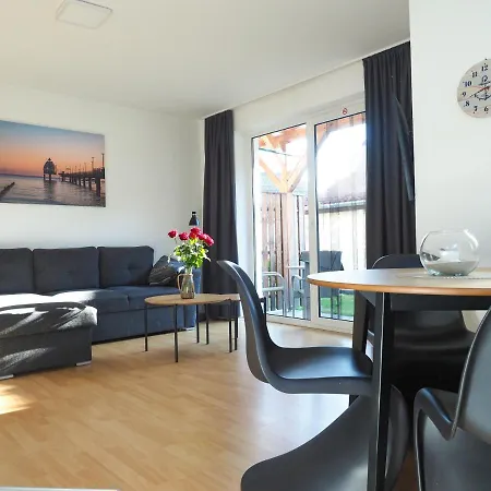 Haustierfrei - Glasfaser - Meerfarbig -terrasse Mit Strandkorb Oder Balkon - Parkplatz - Fahrradschuppen - Waschtrockner - E-ladesaeule- Ruhig Und Zentral - Nichtraucher 아파트 징스트