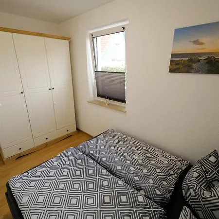 Haustierfrei - Glasfaser - Meerfarbig -terrasse Mit Strandkorb Oder Balkon - Parkplatz - Fahrradschuppen - Waschtrockner - E-ladesaeule- Ruhig Und Zentral - Nichtraucher