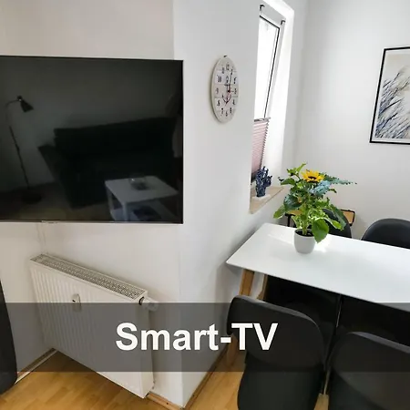 Haustierfrei - Glasfaser - Meerfarbig -terrasse Mit Strandkorb Oder Balkon - Parkplatz - Fahrradschuppen - Waschtrockner - E-ladesaeule- Ruhig Und Zentral - Nichtraucher * Zingst