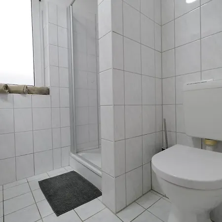 Haustierfrei - Glasfaser - Meerfarbig -terrasse Mit Strandkorb Oder Balkon - Parkplatz - Fahrradschuppen - Waschtrockner - E-ladesaeule- Ruhig Und Zentral - Nichtraucher * 징스트