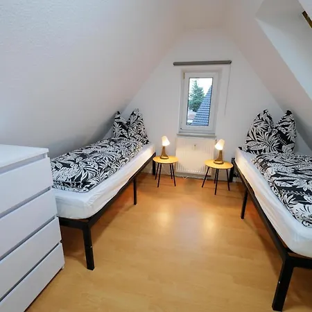 Apartman Meerfarbig - Haustierfrei -terrasse Mit Strandkorb Oder Balkon - Glasfaser - Parkplatz - Fahrradschuppen - Waschtrockner - E-ladesaeule- Ruhig Und Zentral - Nichtraucher *