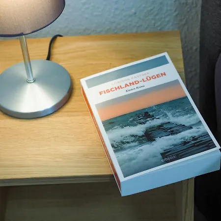 Meerfarbig - Haustierfrei -terrasse Mit Strandkorb Oder Balkon - Glasfaser - Parkplatz - Fahrradschuppen - Waschtrockner - E-ladesaeule- Ruhig Und Zentral - Nichtraucher Apartman Zingst