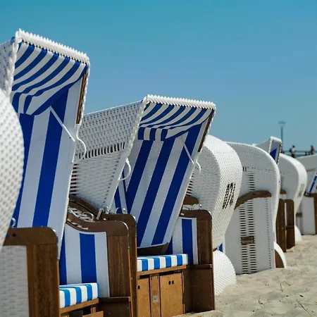 Апартаменты Meerfarbig - Haustierfrei -terrasse Mit Strandkorb Oder Balkon - Glasfaser - Parkplatz - Fahrradschuppen - Waschtrockner - E-ladesaeule- Ruhig Und Zentral - Nichtraucher Цингст