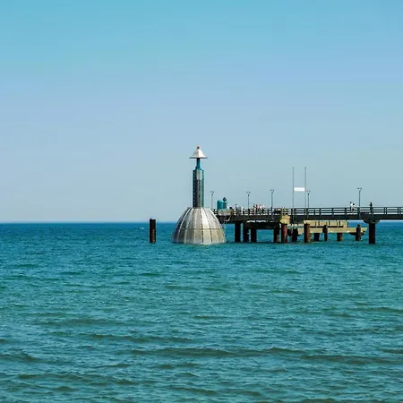 Haustierfrei - Meerfarbig -glasfaser - Terrasse Mit Strandkorb Oder Balkon - Parkplatz - Fahrradschuppen - Waschtrockner - E-ladesaeule- Ruhig Und Zentral - Nichtraucher Apartment Zingst