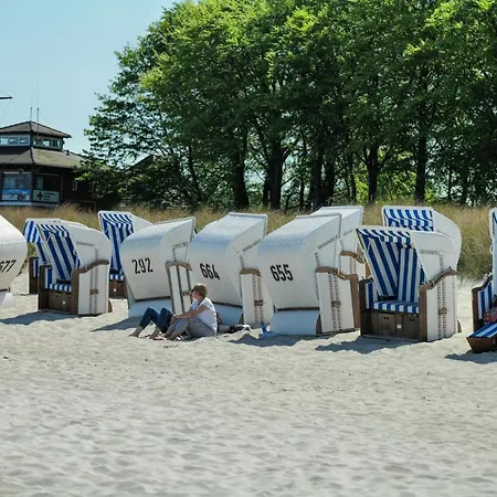 Apartman Meerfarbig - Haustierfrei -terrasse Mit Strandkorb Oder Balkon - Glasfaser - Parkplatz - Fahrradschuppen - Waschtrockner - E-ladesaeule- Ruhig Und Zentral - Nichtraucher *