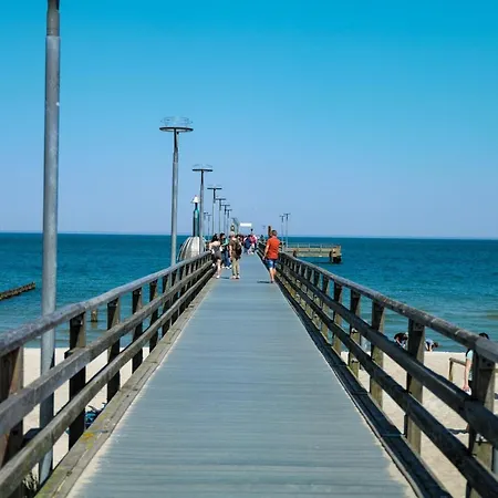 Apartment Haustierfrei - Meerfarbig -glasfaser - Terrasse Mit Strandkorb Oder Balkon - Parkplatz - Fahrradschuppen - Waschtrockner - E-ladesaeule- Ruhig Und Zentral - Nichtraucher Zingst