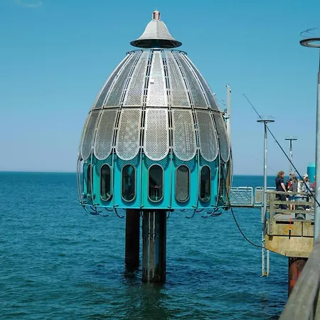 Meerfarbig - Haustierfrei -terrasse Mit Strandkorb Oder Balkon - Glasfaser - Parkplatz - Fahrradschuppen - Waschtrockner - E-ladesaeule- Ruhig Und Zentral - Nichtraucher Zingst