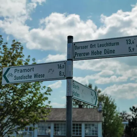 Apartment Ferienwohnungen Meerfarbig Zingst - Haustierfrei -Terrasse Mit Strandkorb Oder Balkon - E-Ladesaeule - Parkplatz - Wlan - Fahrradschuppen - Waschtrockner - Ruhig Und Zentral - Nichtraucher