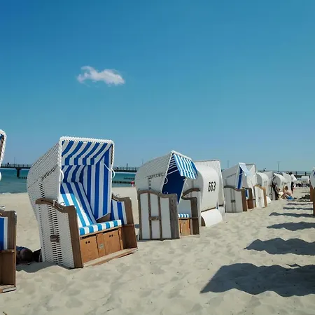 Haustierfrei - Glasfaser - Meerfarbig -terrasse Mit Strandkorb Oder Balkon - Parkplatz - Fahrradschuppen - Waschtrockner - E-ladesaeule- Ruhig Und Zentral - Nichtraucher 아파트