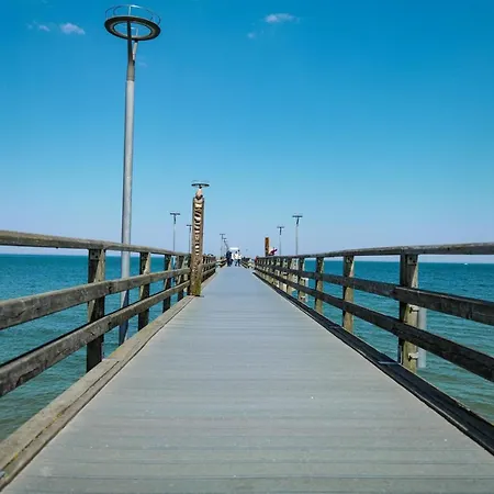 Ferienwohnungen Meerfarbig Zingst - Haustierfrei -Terrasse Mit Strandkorb Oder Balkon - E-Ladesaeule - Parkplatz - Wlan - Fahrradschuppen - Waschtrockner - Ruhig Und Zentral - Nichtraucher