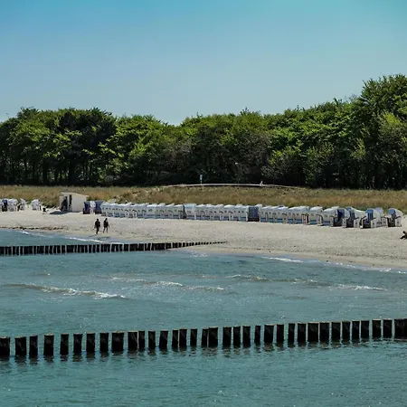 Meerfarbig - Haustierfrei -terrasse Mit Strandkorb Oder Balkon - Glasfaser - Parkplatz - Fahrradschuppen - Waschtrockner - E-ladesaeule- Ruhig Und Zentral - Nichtraucher Apartman