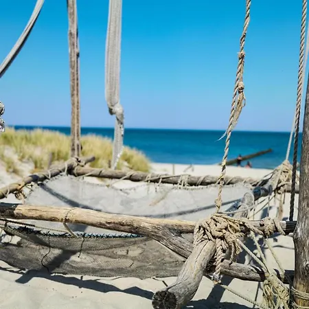 Haustierfrei - Glasfaser - Meerfarbig -terrasse Mit Strandkorb Oder Balkon - Parkplatz - Fahrradschuppen - Waschtrockner - E-ladesaeule- Ruhig Und Zentral - Nichtraucher Zingst