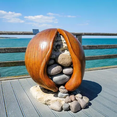 Apartman Meerfarbig - Haustierfrei -terrasse Mit Strandkorb Oder Balkon - Glasfaser - Parkplatz - Fahrradschuppen - Waschtrockner - E-ladesaeule- Ruhig Und Zentral - Nichtraucher Zingst