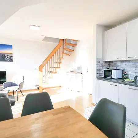 Meerfarbig - Haustierfrei -terrasse Mit Strandkorb Oder Balkon - Glasfaser - Parkplatz - Fahrradschuppen - Waschtrockner - E-ladesaeule- Ruhig Und Zentral - Nichtraucher