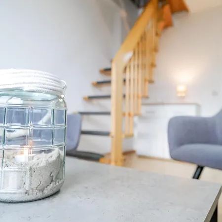 Haustierfrei - Glasfaser - Meerfarbig -terrasse Mit Strandkorb Oder Balkon - Parkplatz - Fahrradschuppen - Waschtrockner - E-ladesaeule- Ruhig Und Zentral - Nichtraucher 아파트
