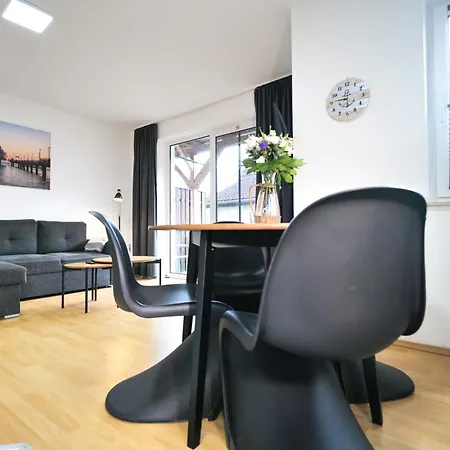 Apartamento Haustierfrei - Glasfaser - Meerfarbig -terrasse Mit Strandkorb Oder Balkon - Parkplatz - Fahrradschuppen - Waschtrockner - E-ladesaeule- Ruhig Und Zentral - Nichtraucher *