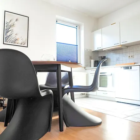Haustierfrei - Meerfarbig -glasfaser - Terrasse Mit Strandkorb Oder Balkon - Parkplatz - Fahrradschuppen - Waschtrockner - E-ladesaeule- Ruhig Und Zentral - Nichtraucher Apartment *
