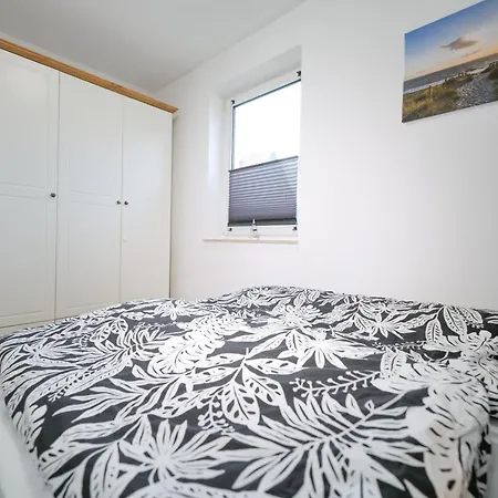 Apartamento Haustierfrei - Glasfaser - Meerfarbig -terrasse Mit Strandkorb Oder Balkon - Parkplatz - Fahrradschuppen - Waschtrockner - E-ladesaeule- Ruhig Und Zentral - Nichtraucher *