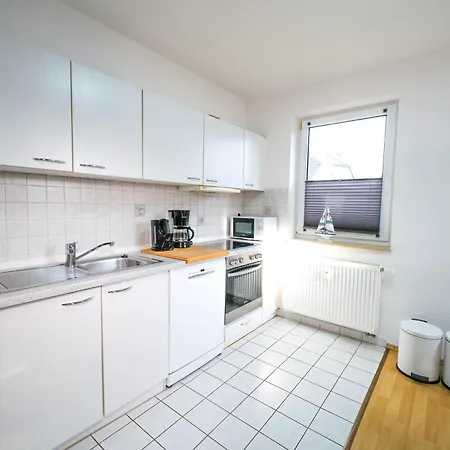 Apartman Meerfarbig - Haustierfrei -terrasse Mit Strandkorb Oder Balkon - Glasfaser - Parkplatz - Fahrradschuppen - Waschtrockner - E-ladesaeule- Ruhig Und Zentral - Nichtraucher