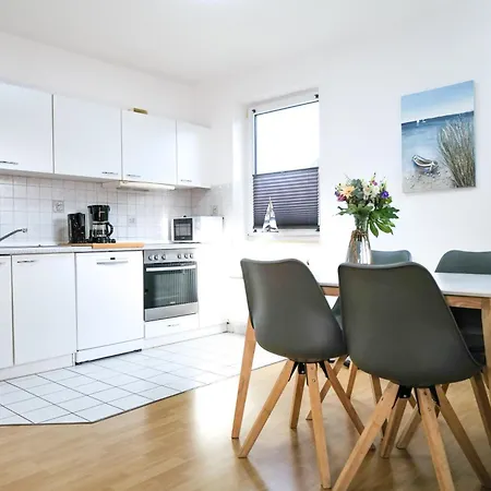 Apartamento Haustierfrei - Glasfaser - Meerfarbig -terrasse Mit Strandkorb Oder Balkon - Parkplatz - Fahrradschuppen - Waschtrockner - E-ladesaeule- Ruhig Und Zentral - Nichtraucher *