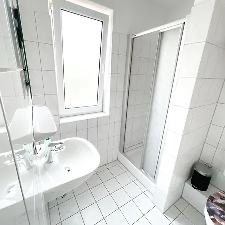 Apartman Meerfarbig - Haustierfrei -terrasse Mit Strandkorb Oder Balkon - Glasfaser - Parkplatz - Fahrradschuppen - Waschtrockner - E-ladesaeule- Ruhig Und Zentral - Nichtraucher *