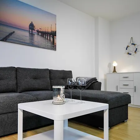 아파트 Haustierfrei - Glasfaser - Meerfarbig -terrasse Mit Strandkorb Oder Balkon - Parkplatz - Fahrradschuppen - Waschtrockner - E-ladesaeule- Ruhig Und Zentral - Nichtraucher 징스트